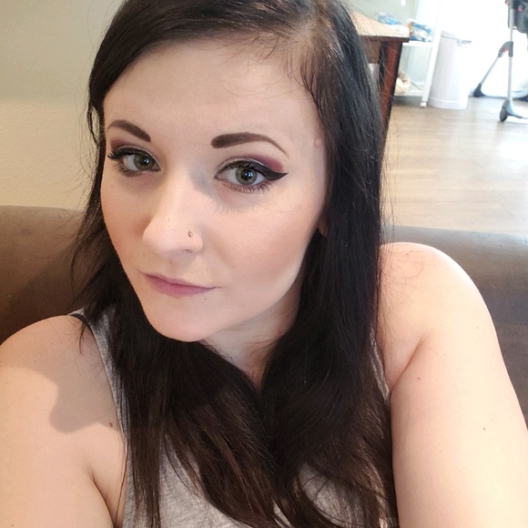 Meet your Posher, Amanda - Picture 1 of 1